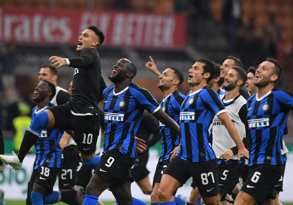 借鉴国米阿德里亚诺改编的莱昂纳多之歌（灵感源自国米阿德里亚诺改编版《莱昂纳多之歌）