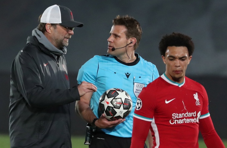 高清：英超利物浦遭绝平3-3 萨拉赫枯坐替补席（高清：英超3-3惊魂，利物浦遭读秒扳平 萨拉赫全场未登场）