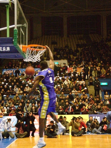 埃尔切老板：阿根廷队的到来纯属偶然，希望梅西能加盟我们（埃尔切老板称阿根廷队意外造访，盼梅西加盟）