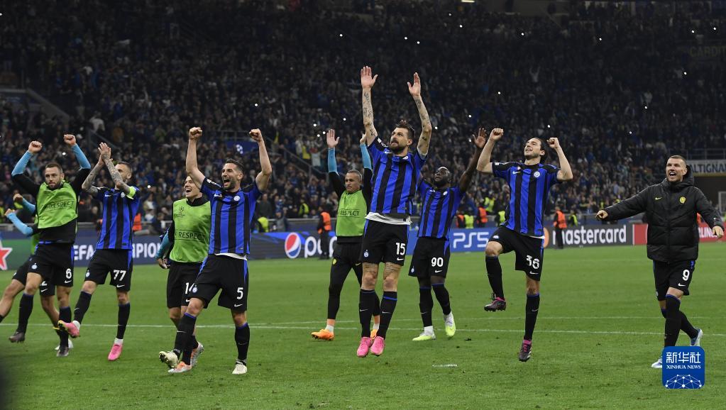 贵州12岁跳水小将全运会出场时做C罗庆祝动作：我喜欢C罗（全运会出场模仿C罗庆祝，贵州12岁跳水小将：我喜欢C罗）