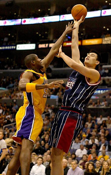 五星吐槽中足联颁奖会：简陋敷衍，还不如有些公司的年会现场（中足联颁奖礼遭五颗星差评：寒酸敷衍，比不过不少公司的年会）