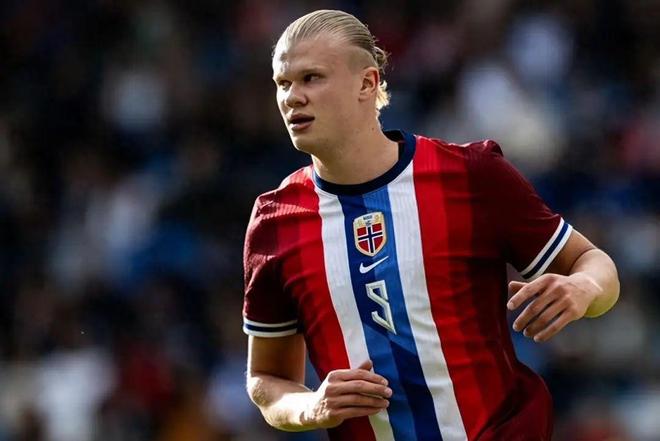 米体：斯帕莱蒂准备重新整合现有球员，由三中卫变阵四后卫（米体：斯帕莱蒂拟重组现有阵容，后防由三中卫改打四后卫）