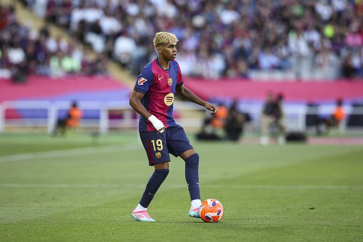 记者：李国旭参加国足主帅选聘不是秘密，一个多月前就在准备（记者称李国旭参与国足主帅竞聘并非秘密，早在一个多月前已着手准备）