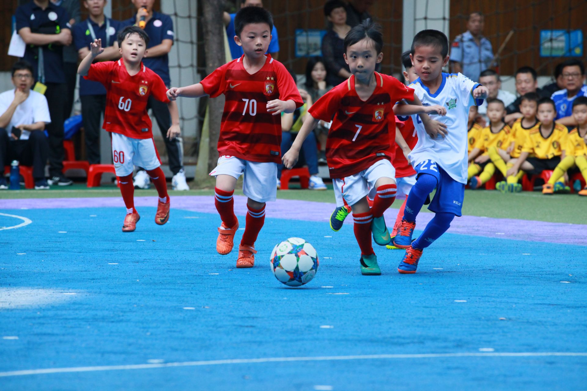 麦卡利斯特：庆祝动作是献给家人的；希望梅西能一直在国家队（麦卡利斯特：庆祝献给家人，期待梅西一直征战国家队）