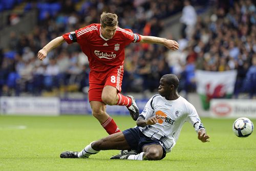 3-2大逆转！AC米兰争冠有戏：3连胜登顶+13轮不败，榜首3强差1分（AC米兰3-2翻盘登顶！豪取三连胜+13轮不败，争冠重燃：榜首三强仅差1分）