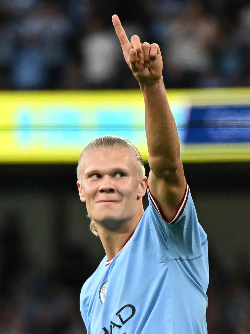 世界杯官方发布直通队伍集结海报：42个国家，同一个梦想（世界杯官宣直通队集结海报：42国同心逐梦）